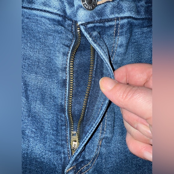 American Eagle Medium Wash High Waist Curvy Mom Jeans Women’s Size 12 - Picture 6 of 9